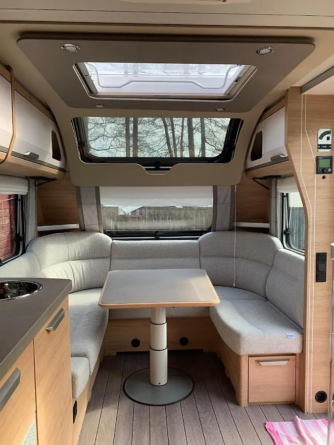 Διαμέρισμα 5 Sterne Wohnwagen Direkt An Der Messe - Comfortable New Caravan At Fair Trade - Floor Heating - 2 Big Beds - Fully Equipped Home - Auf Expo Plaza Und Hannover Messe - Klimaanlage - Fussbodenheizung - Reserved Camping Site On Extra Cost