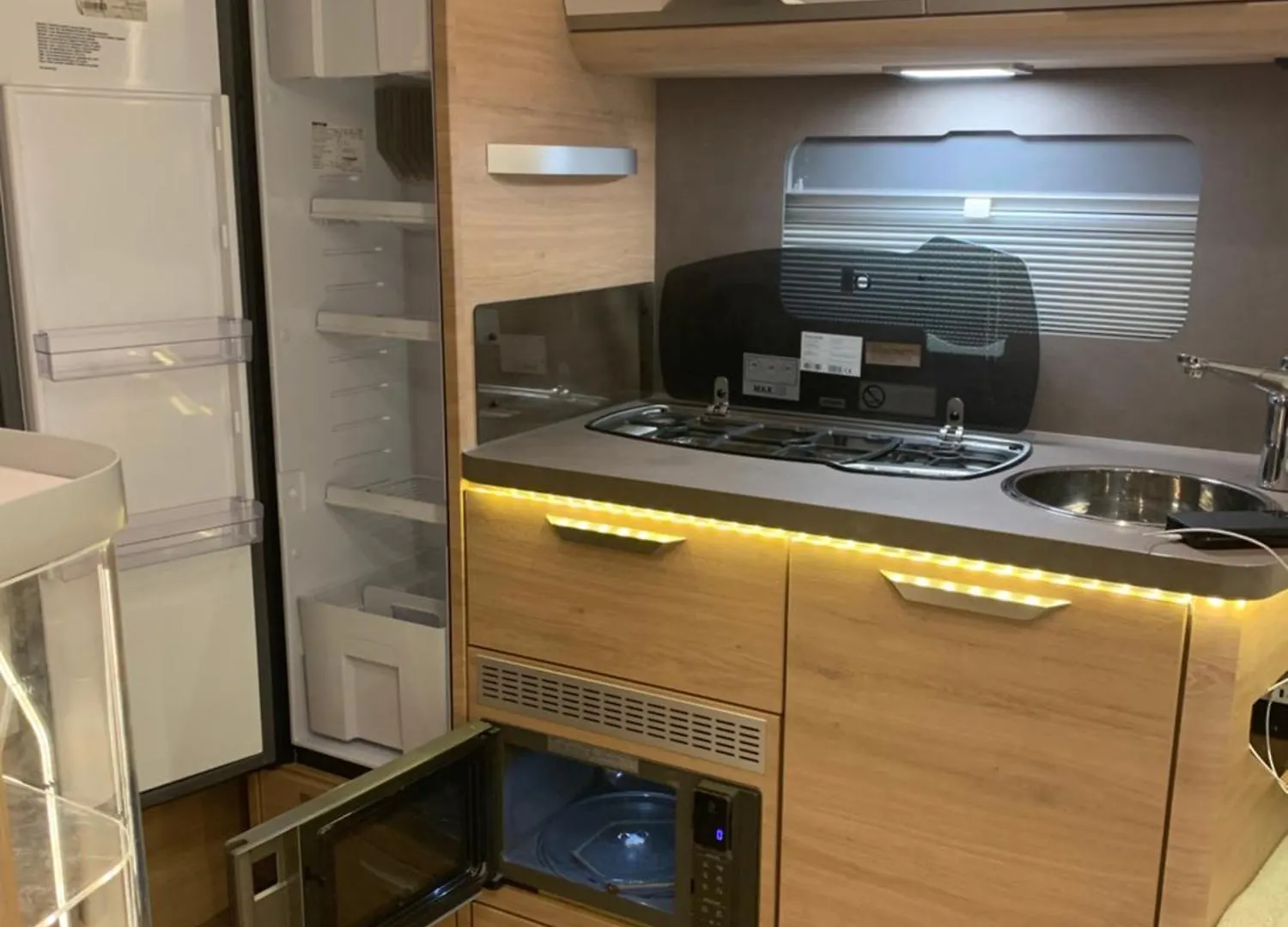 5 Sterne Wohnwagen Direkt An Der Messe - Comfortable New Caravan At Fair Trade - Floor Heating - 2 Big Beds - Fully Equipped Home - Auf Expo Plaza Und Hannover Messe - Klimaanlage - Fussbodenheizung - Reserved Camping Site On Extra Cost
