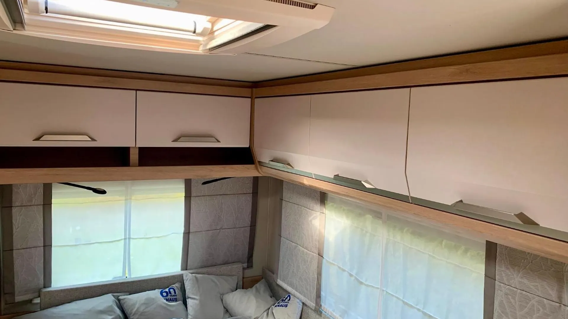 5 Sterne Wohnwagen Direkt An Der Messe - Comfortable New Caravan At Fair Trade - Floor Heating - 2 Big Beds - Fully Equipped Home - Auf Expo Plaza Und Hannover Messe - Klimaanlage - Fussbodenheizung - Reserved Camping Site On Extra Cost