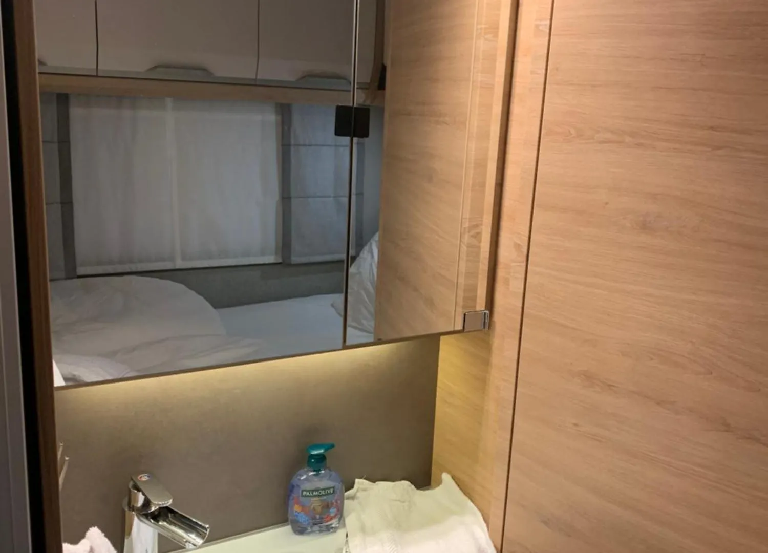 5 Sterne Wohnwagen Direkt An Der Messe - Comfortable New Caravan At Fair Trade - Floor Heating - 2 Big Beds - Fully Equipped Home - Auf Expo Plaza Und Hannover Messe - Klimaanlage - Fussbodenheizung - Reserved Camping Site On Extra Cost Duitsland