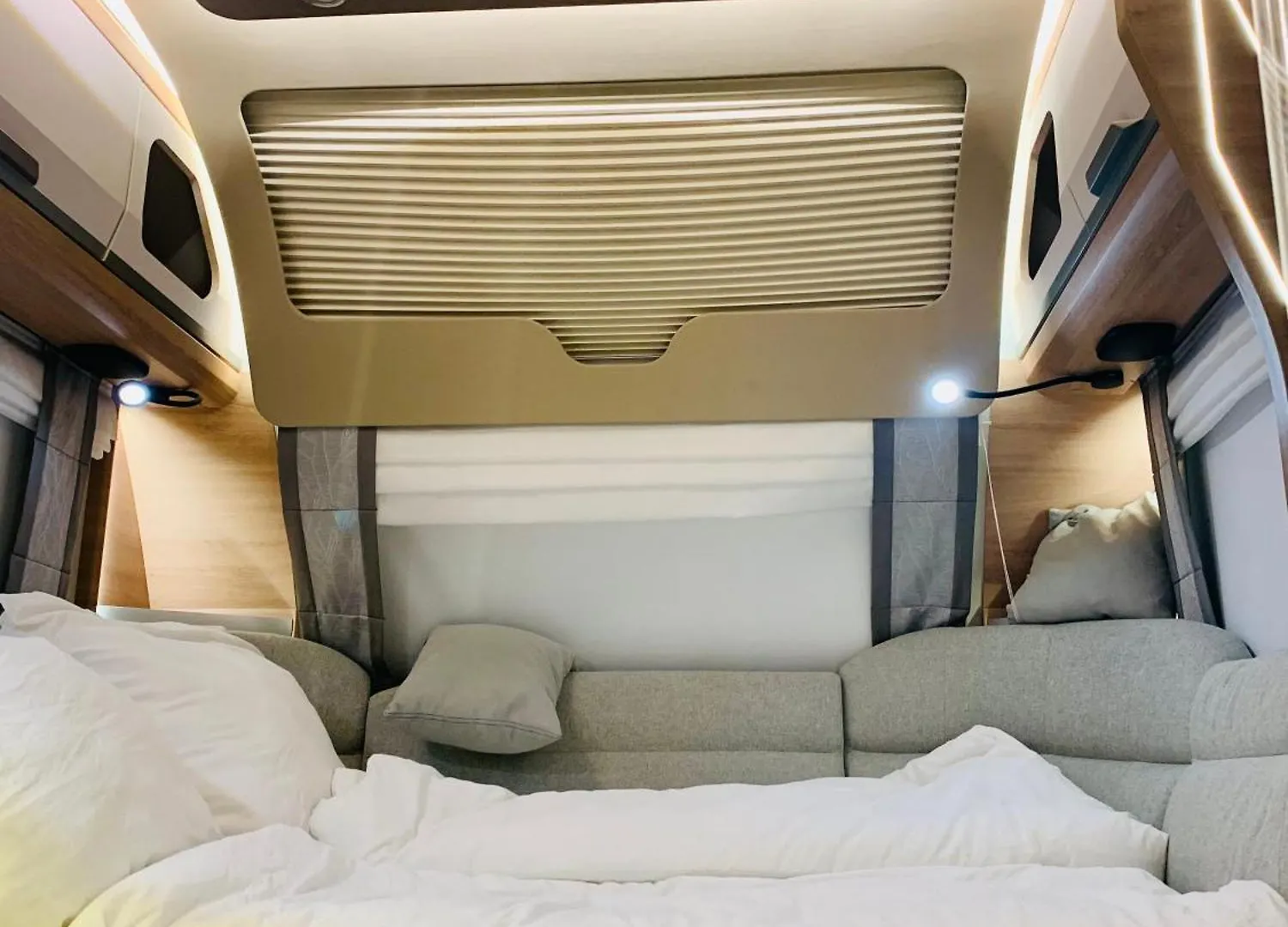 5 Sterne Wohnwagen Direkt An Der Messe - Comfortable New Caravan At Fair Trade - Floor Heating - 2 Big Beds - Fully Equipped Home - Auf Expo Plaza Und Hannover Messe - Klimaanlage - Fussbodenheizung - Reserved Camping Site On Extra Cost Duitsland